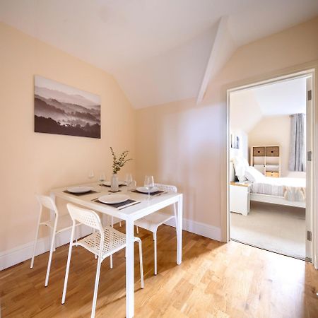 Apartamento Guildford Station With Parking Exterior foto