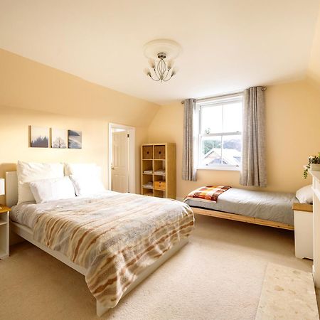 Apartamento Guildford Station With Parking Exterior foto