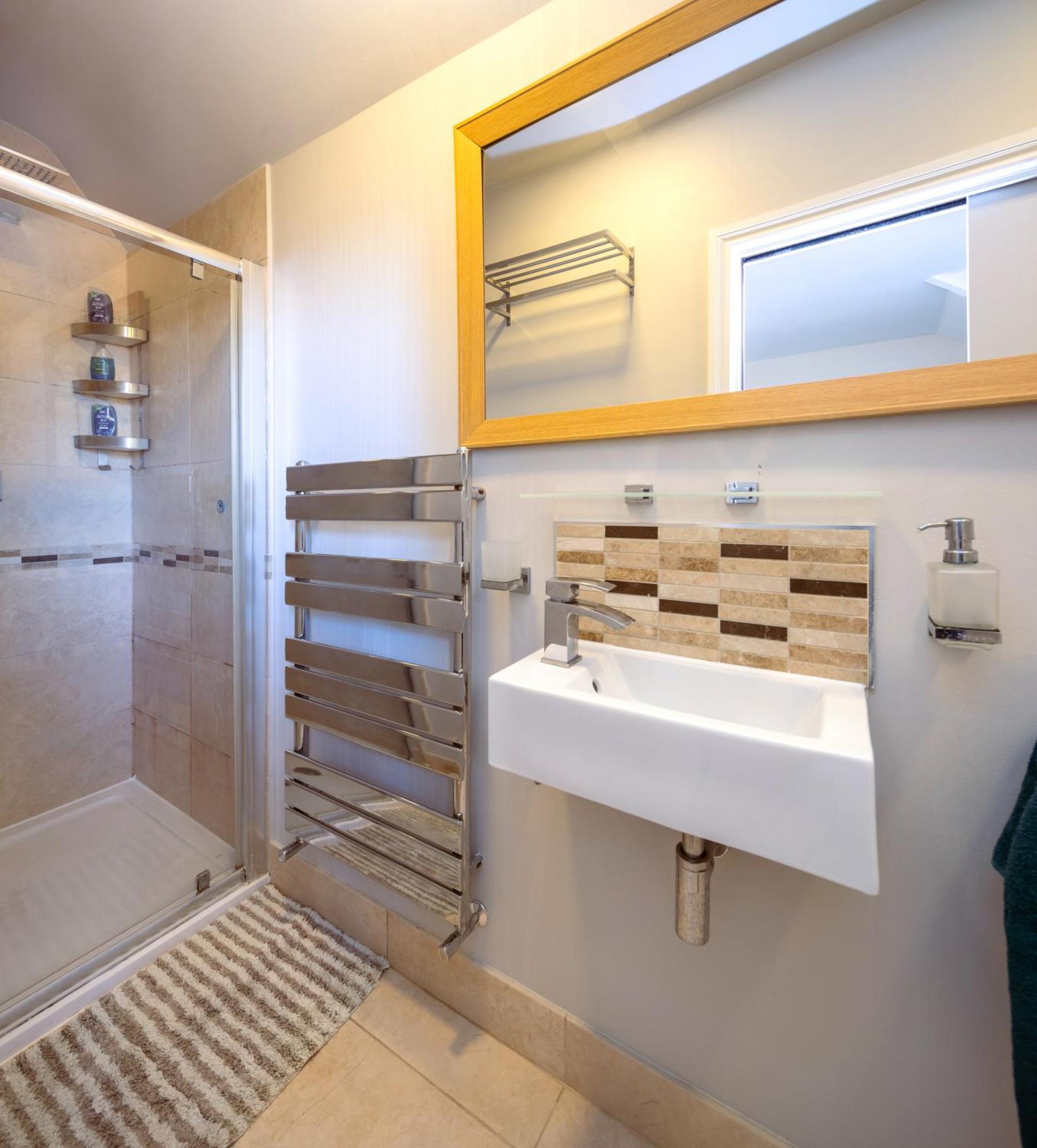 Apartamento Guildford Station With Parking Exterior foto