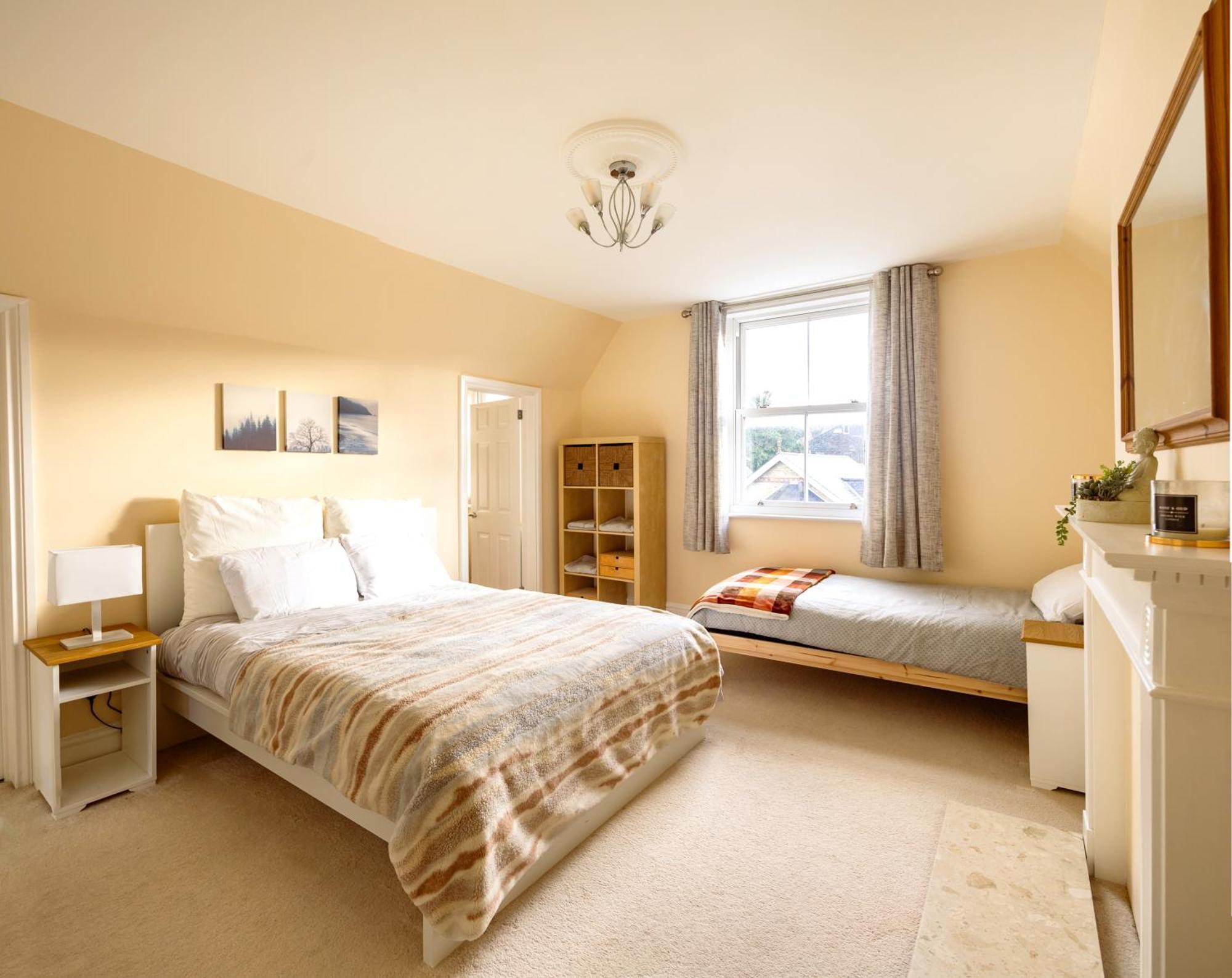 Apartamento Guildford Station With Parking Exterior foto